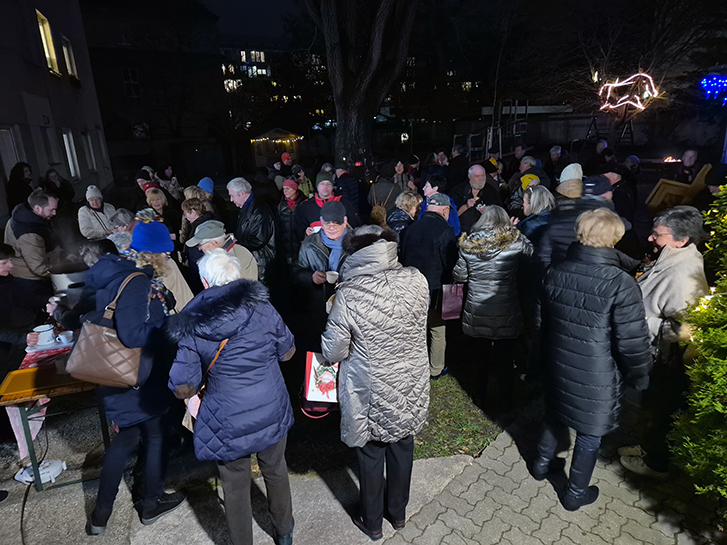 Punsch und Snacks nach dem Adventkonzert 2024 in der evangelischen Pfarre Weisselgasse